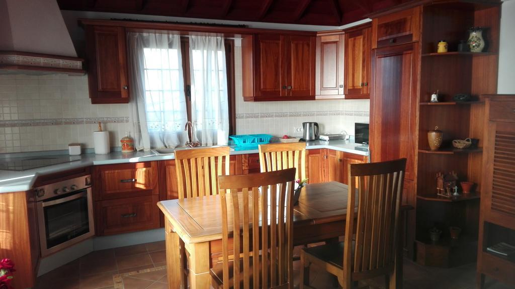 Гостевой дом Casa Clara Фуэнкальенте-де-ла-Пальма Экстерьер фото